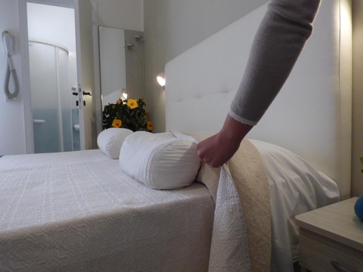 Design Hotel Astra B&B Misano Adriatico Eksteriør billede