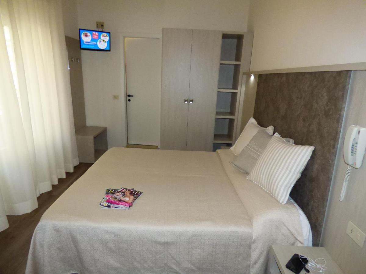 Design Hotel Astra B&B Misano Adriatico Eksteriør billede
