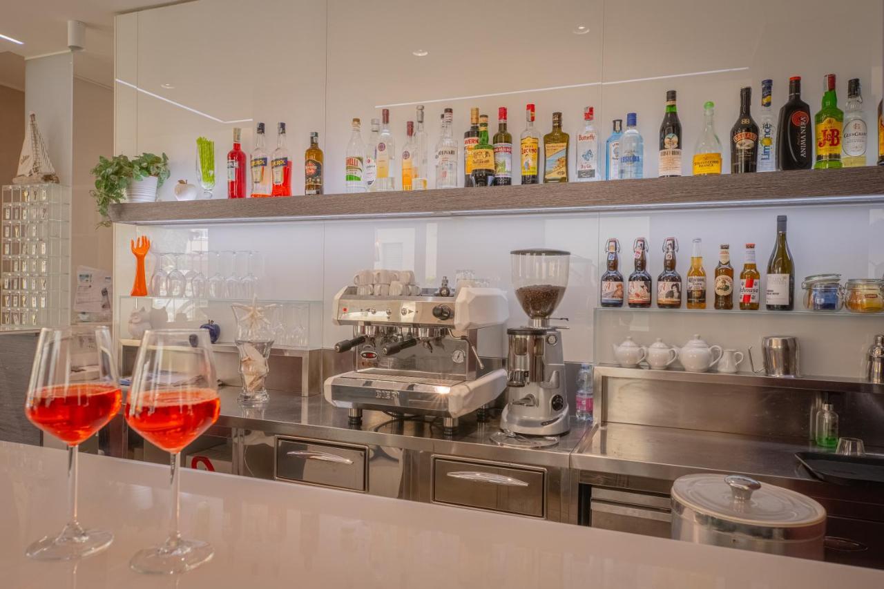 Design Hotel Astra B&B Misano Adriatico Eksteriør billede