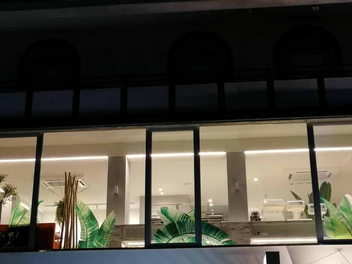 Design Hotel Astra B&B Misano Adriatico Eksteriør billede