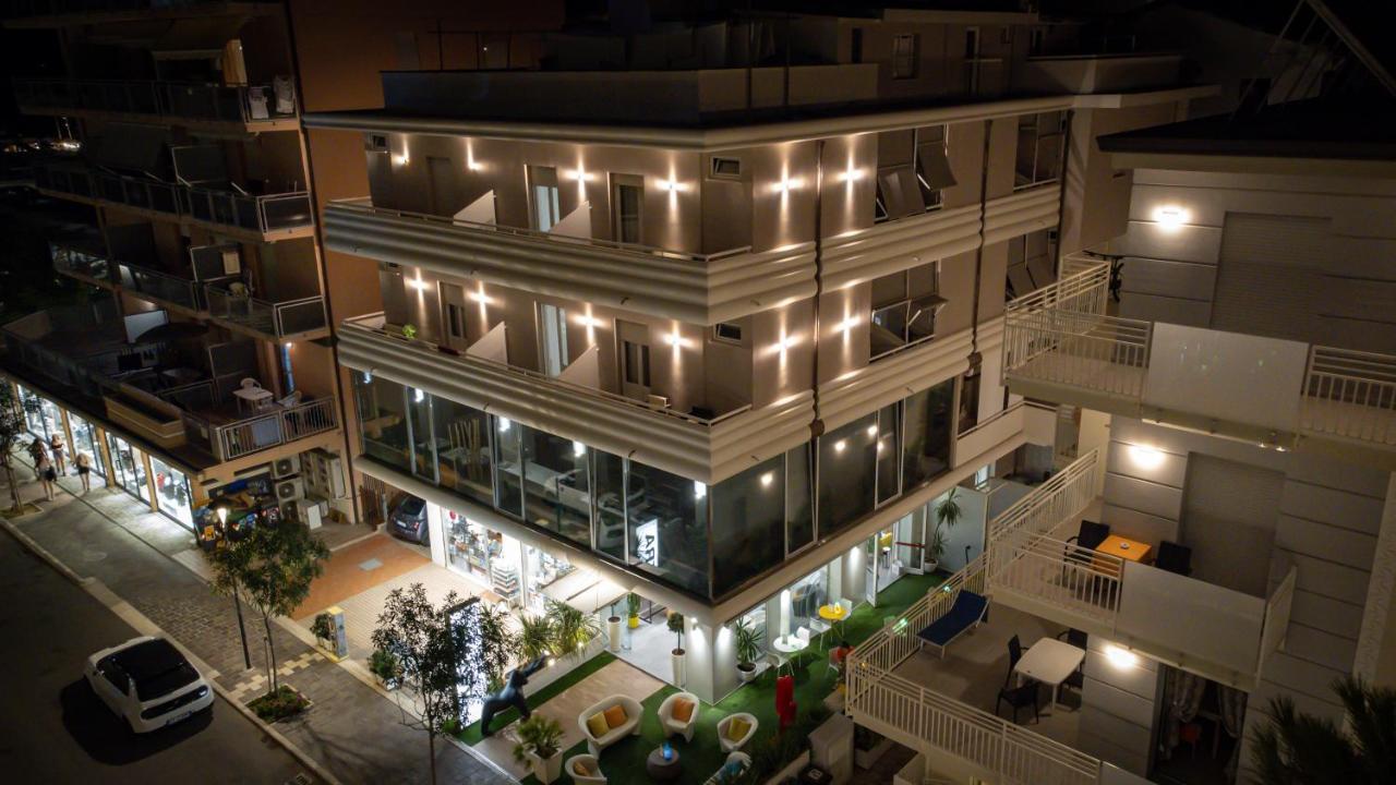 Design Hotel Astra B&B Misano Adriatico Eksteriør billede