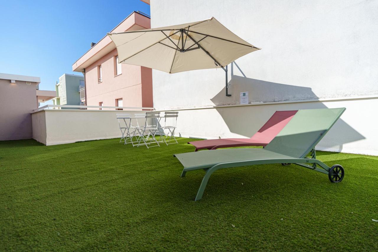 Design Hotel Astra B&B Misano Adriatico Eksteriør billede